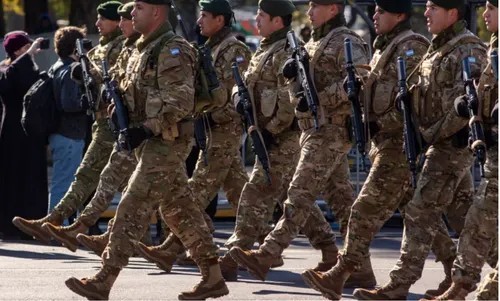 El Gobierno aumentó los salarios de las Fuerzas Armadas y de la Policía de Establecimientos Navales