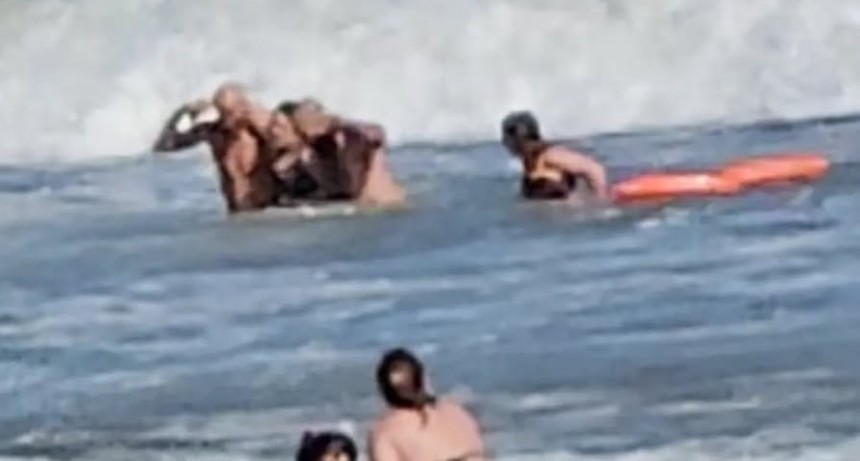 Guardavidas de Pehuen Co rescataron a una madre y sus hijas del mar