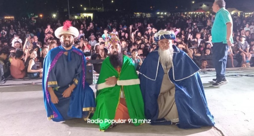 Multitudinaria y emotiva llegada de los Reyes Magos en la FISNA