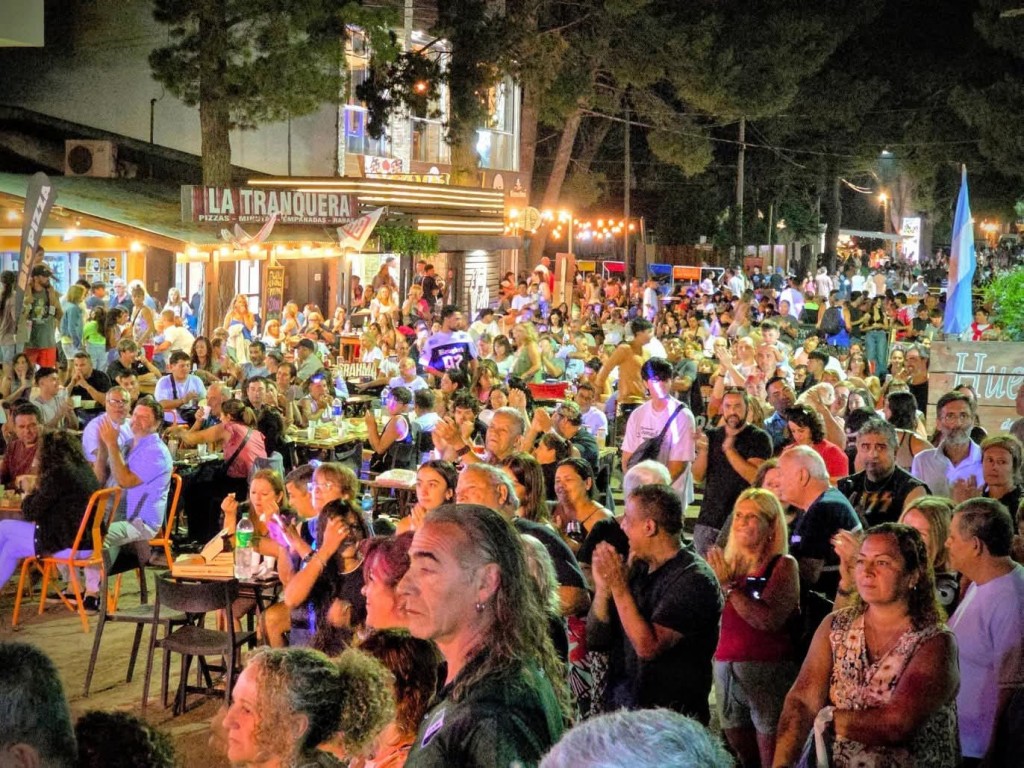Pehuen Co vivió un fin de semana colmado de música y carnaval