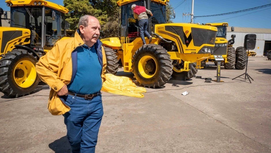 La histórica fábrica de tractores Pauny entró en crisis y cae la imagen de Milei