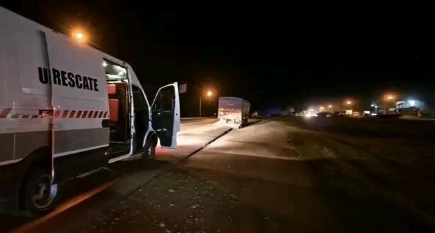 Grave choque entre un auto y un cami&oacute;n en la Ruta 33: un joven result&oacute; herido de gravedad