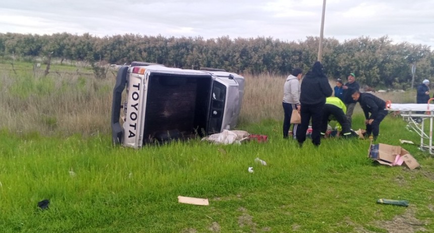 Vuelco en la Ruta Nacional 249: dos personas fueron trasladadas al Hospital Naval