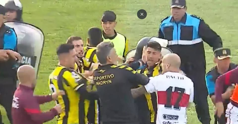 Batalla campal en Madryn: el triunfo 1-0 sobre Morón terminó en un escándalo generalizado