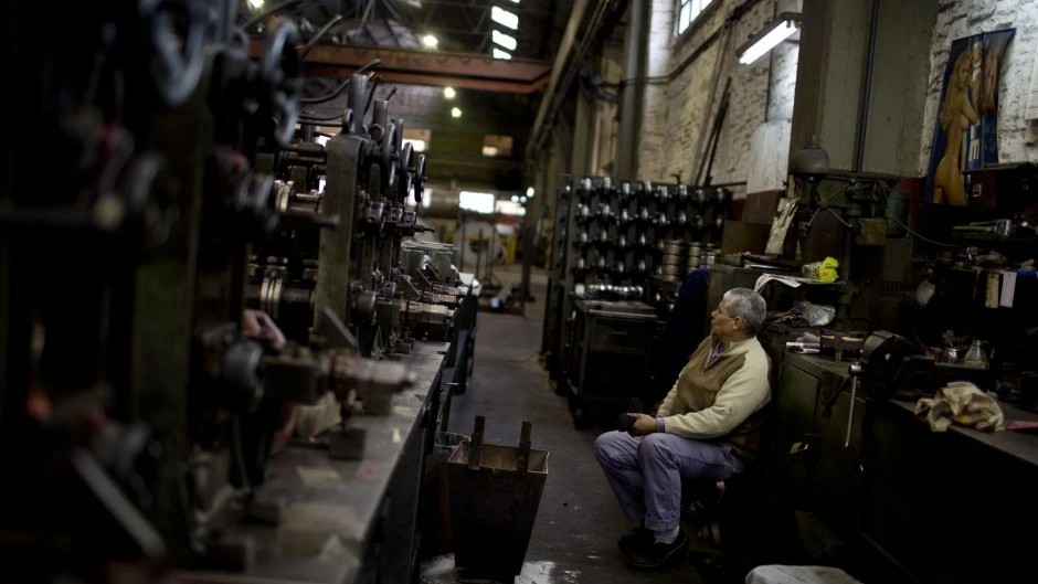 Cierra una empresa por hora y 394 personas pierden su trabajo por día