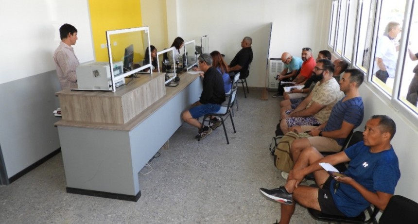 Los mayores de 70 a&ntilde;os y quienes tengan impuestos al d&iacute;a tendr&aacute;n carnet gratuito