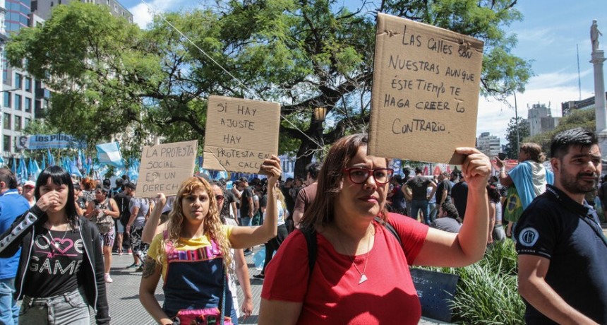 La justicia habilit&oacute; la feria para tratar el amparo de la CGT contra el DNU de Milei