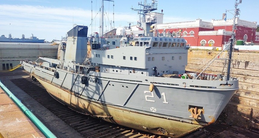 El aviso ARA &ldquo;Puerto Argentino&rdquo; realiza tareas de mantenimiento