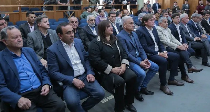 Los intendentes le advirtieron a Francos: "si no hay contenci&oacute;n social, va a haber quilombo"