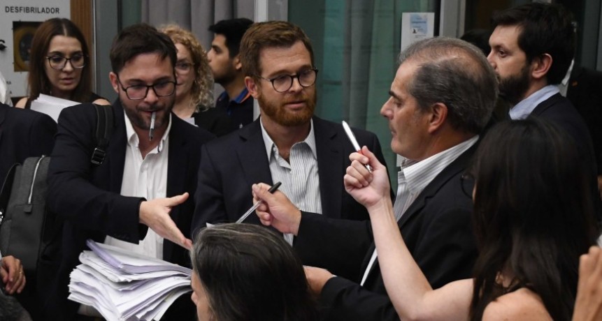 Esc&aacute;ndalo: el gobierno negocia un dictamen blue porque no le sirve el que se vot&oacute;