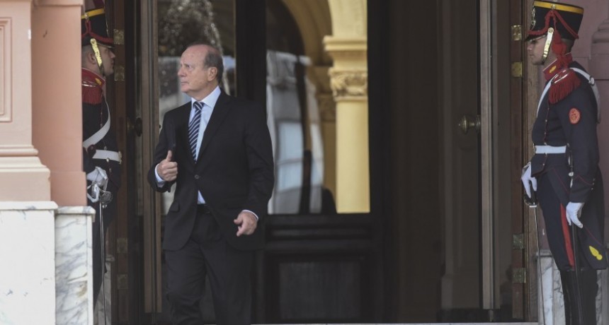 Milei echo a Ferraro y desguaz&oacute; su ministerio entre Caputo y Posse