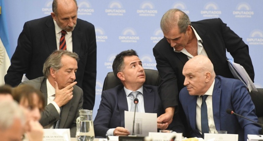 Milei entreg&oacute; el paquete fiscal para evitarse una derrota humillante en Diputados