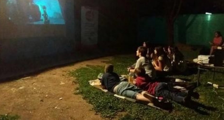 Cine al aire Libre y gratuito en Pehuenco