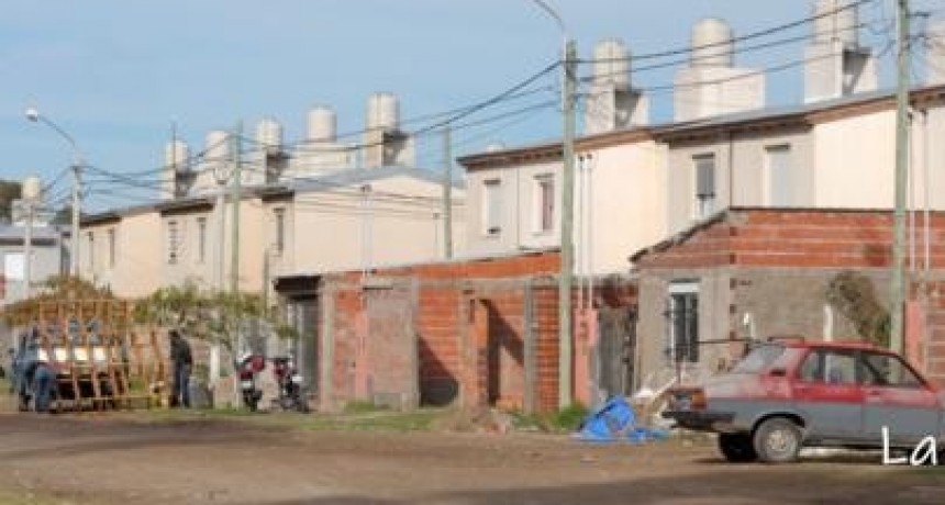 El Municipio entrega boletas de pago a adjudicatarios de viviendas sociales