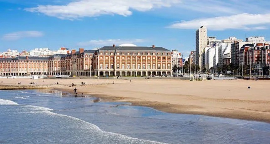 El manotazo de ahogado del Gobierno para salvar la temporada de verano