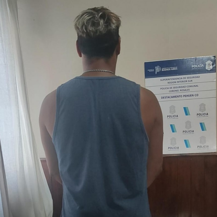 Se enojo porque el regador le mojo el auto!