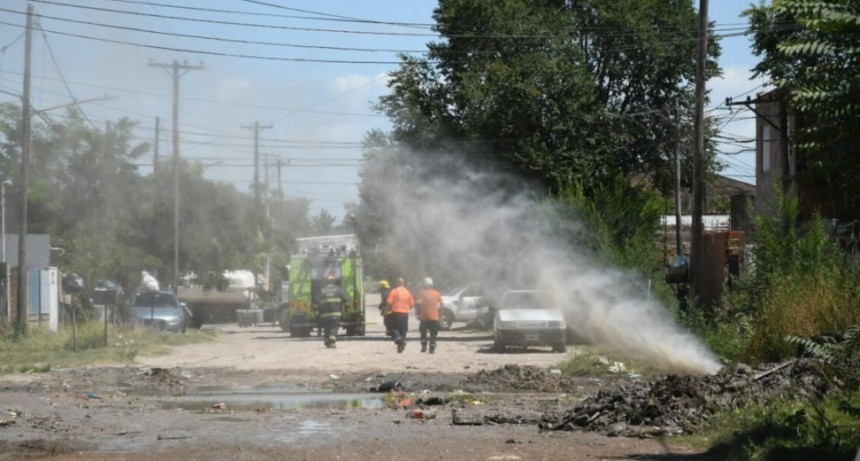 P&aacute;nico por una gigantesca p&eacute;rdida de gas en el barrio Pampa Central