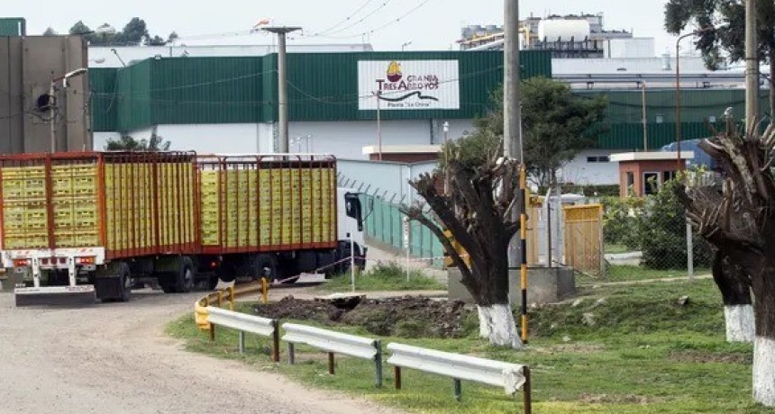 Granja Tres Arroyos en Entre R&iacute;os: al menos 80 empleados se quedaron sin trabajo y se manifiestan