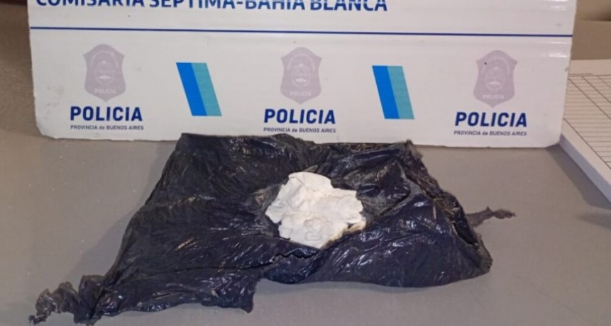 Detuvieron a una pareja con cocaína en un hotel alojamiento