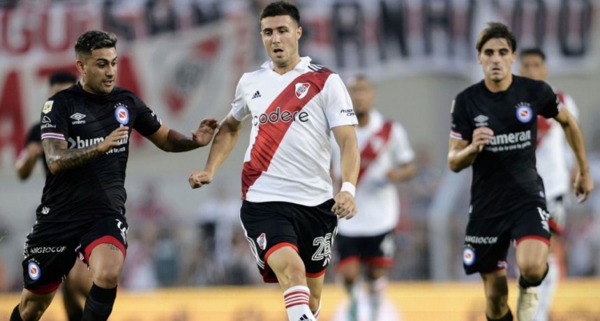    LIGA PROFESIONAL / RIVER 2 - ARGENTINOS 1: River le gan&oacute; con pol&eacute;mica a Argentinos en la vuelta al Monumental