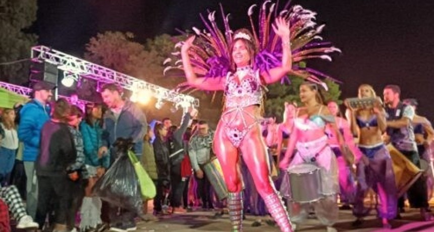 Con gran marco de p&uacute;blico contin&uacute;an los corsos rosale&ntilde;os organizados por el Municipio en Estaci&oacute;n Solier