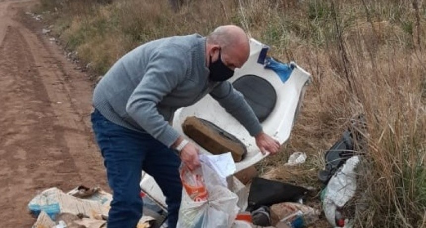 Pehuaj&oacute;: intendente mand&oacute; a sus funcionarios a limpiar un basural a cielo abierto