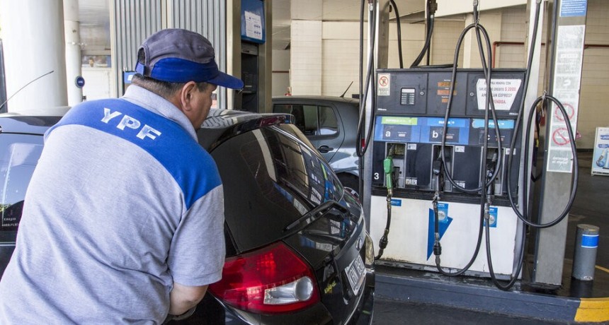 A cu&aacute;nto se ir&iacute;a la nafta con el nuevo aumento por el descongelamiento del impuesto a los combustibles