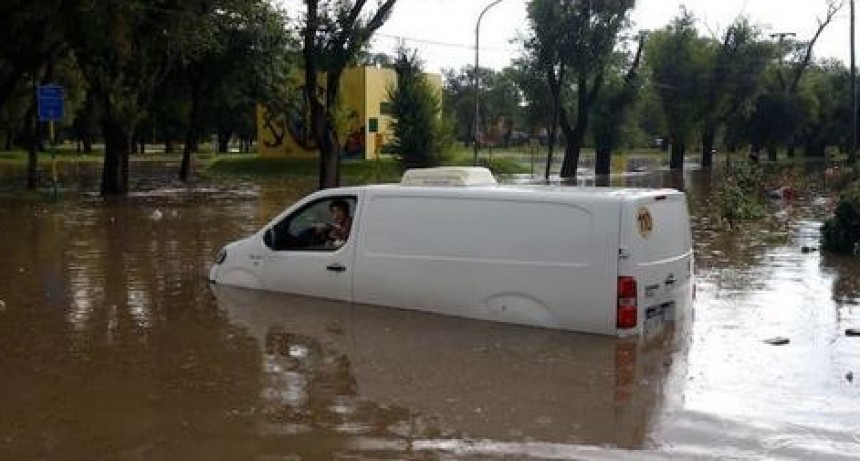 Una hora de lluvia intensa y anegamientos en Mar del Plata: c&oacute;mo seguir&aacute; el tiempo en los pr&oacute;ximos d&iacute;as