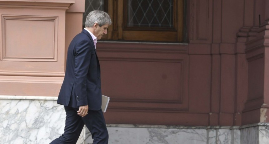 Los seis ejes del feroz plan de ajuste de Caputo para llegar al d&eacute;ficit cero sin la Ley &Oacute;mnibus