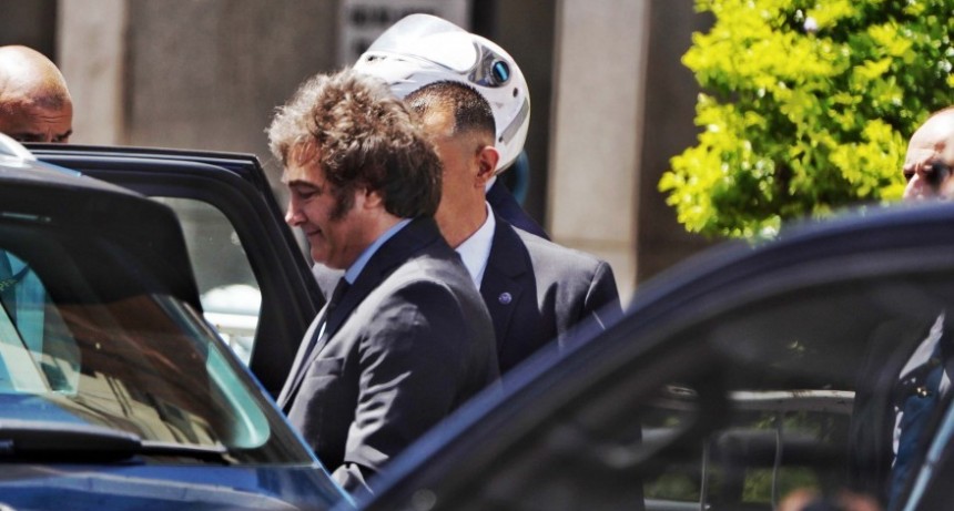 Milei eval&uacute;a la quita total de subsidios al transporte en el AMBA y el boleto escalar&iacute;a a 1.500 pesos