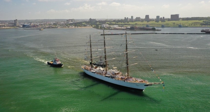 La fragata ARA &laquo;Libertad&raquo; se despidi&oacute; de Mar del Plata rumbo a Puerto Belgrano