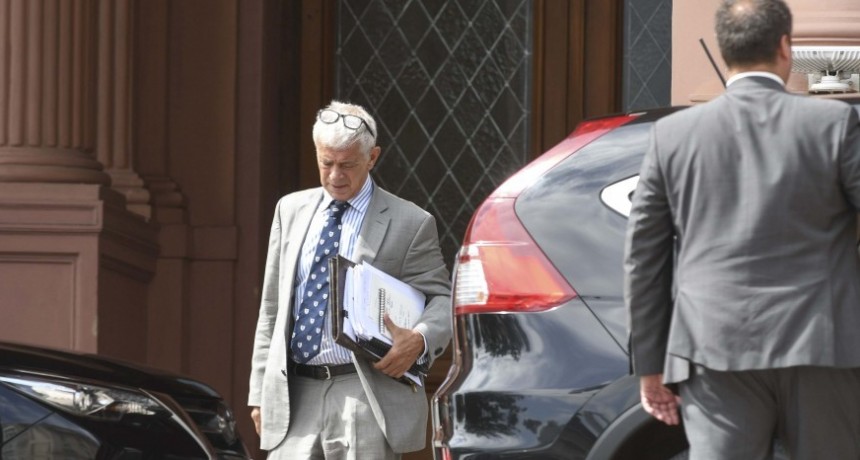 Karina analiza pedirle la renuncia a C&uacute;neo para que se haga cargo de la defensa del Criptogate