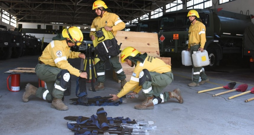 Brigadistas forestales de la Armada Argentina colaboraron en El Bols&oacute;n