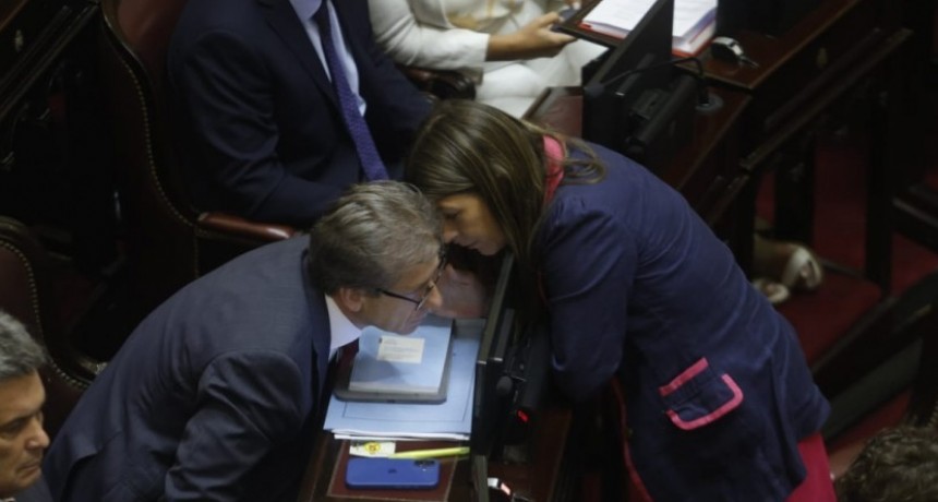 Los gobernadores radicales salvaron a Milei de la comisi&oacute;n investigadora de la estafa cripto