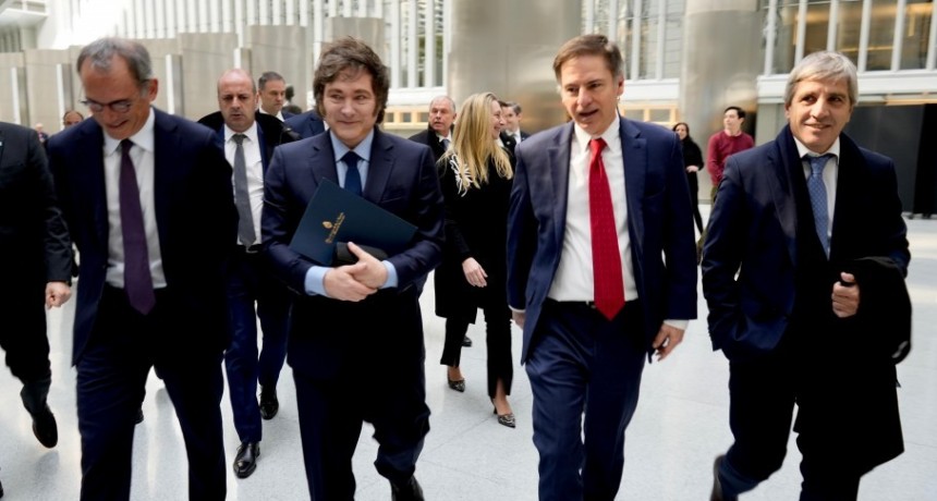 El Bank of America anticipa una devaluaci&oacute;n y un d&oacute;lar a $1400