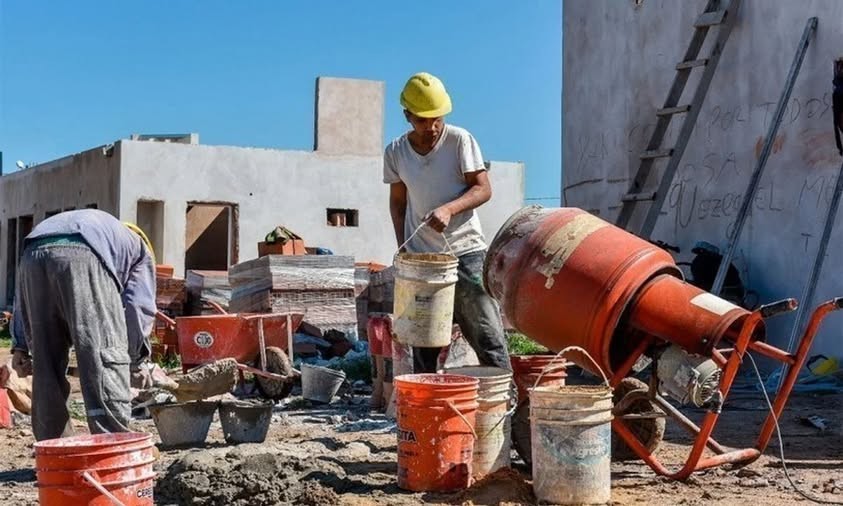 Crisis en la construcción: advierten por la pérdida de 120.000 empleos y el impacto de la apertura económica