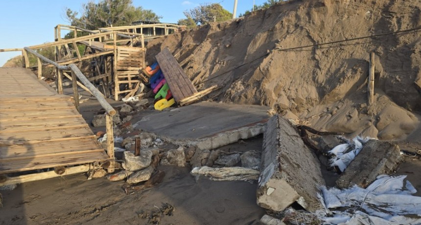 Sudestada con impacto en el estuario: el agua avanz&oacute; sobre calles de White y Cerri