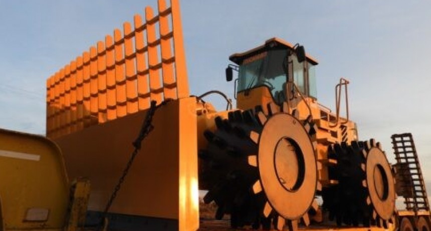 El Municipio adquiri&oacute; topadora 0km para mantenimiento del predio de residuos s&oacute;lidos urbanos