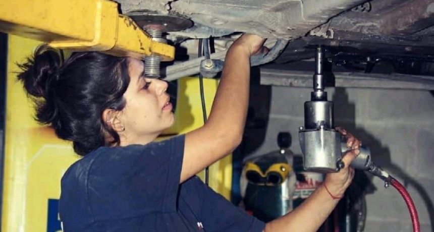  Curso Taller de mec&aacute;nica para mujeres