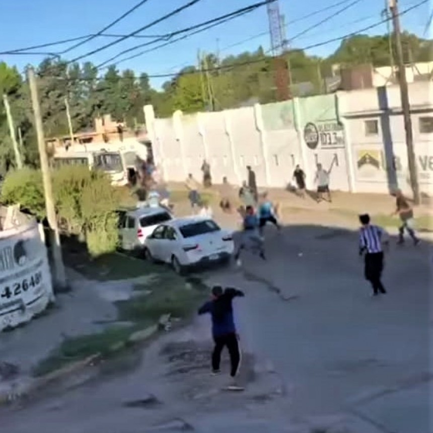 Serios incidentes en el entretiempo del partido entre Rosario y San Fransisco