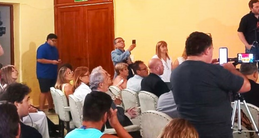 Fuerte respuesta del bloque de concejales Pro-Ari tras el discurso de Aristimu&ntilde;o