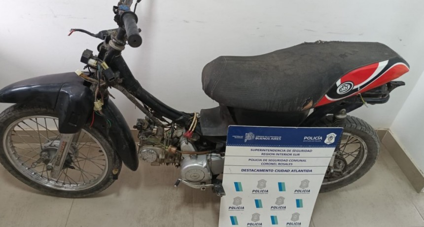 Menor detenido cuando desmantelaba motocicleta