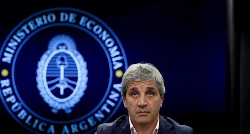 Tensi&oacute;n entre Milei y Caputo porque los primeros datos sugieren que volvi&oacute; el d&eacute;ficit financiero