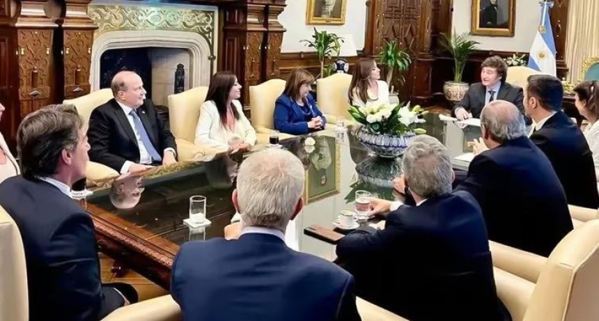 La oposici&oacute;n afirm&oacute; que Milei autoriz&oacute; un aumento del 48% para cargos jer&aacute;rquicos del Gobierno