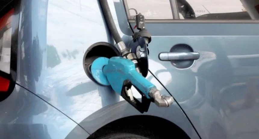 La nafta aumenta desde este lunes y se esperan largas filas en las estaciones