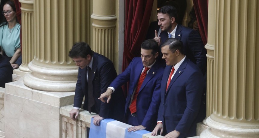 Santiago Caputo patote&oacute; a Manes en los pasillos del Congreso: "Te voy a tirar el Estado encima, hijo de puta"
