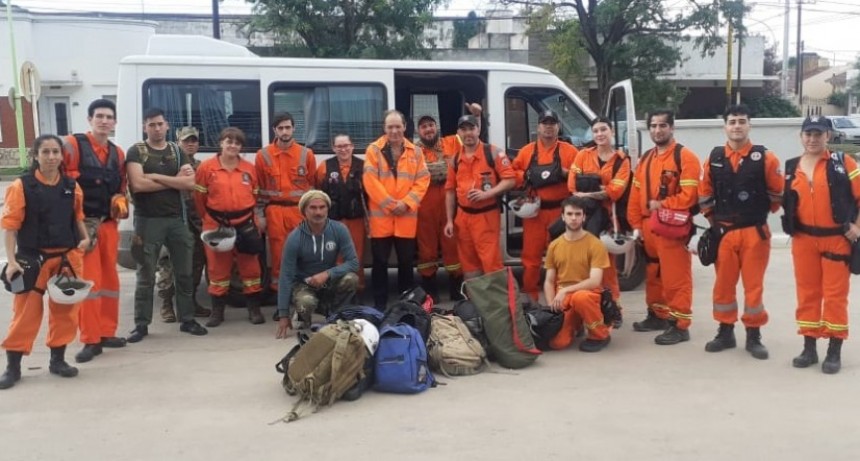 Rescatistas Punta Alta colaborando en Bahia Blanca