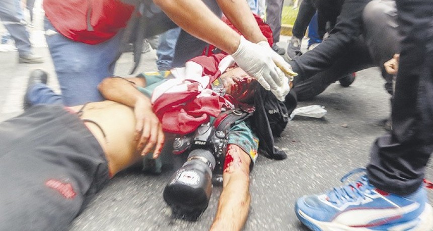 El gobierno de Milei reprimi&oacute; a jubilados, hinchas y a todo el que se mov&iacute;a