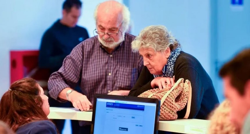 Casi 5,4 millones de jubilados y pensionados cobran un haber menor a $400 mil por mes