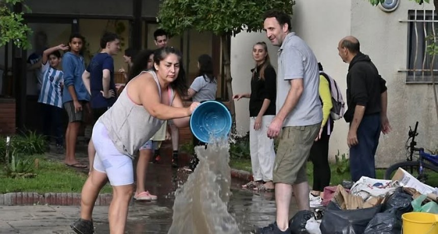 Axel Kicillof abri&oacute; la inscripci&oacute;n para el subsidio de $800.000 destinado a hogares afectados por la inundaci&oacute;n